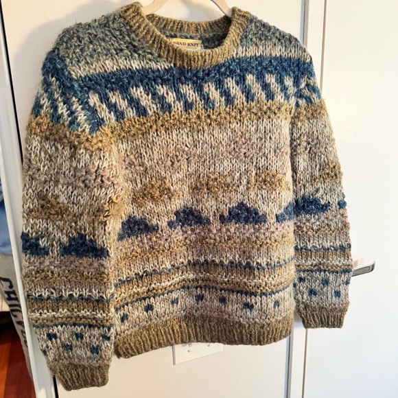 ERIKA Vintage Hand Knit Pattern Sweater - Picture 4 of 4